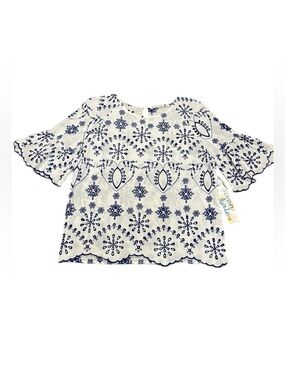 💙 Gorgeous NWT 💙 boutique eyelet top - size S ruffle sleeve